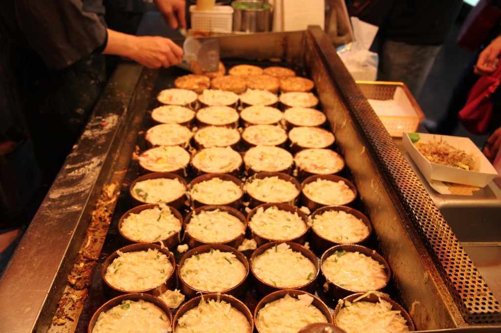 Okonomiyaki at a night market in Taipei